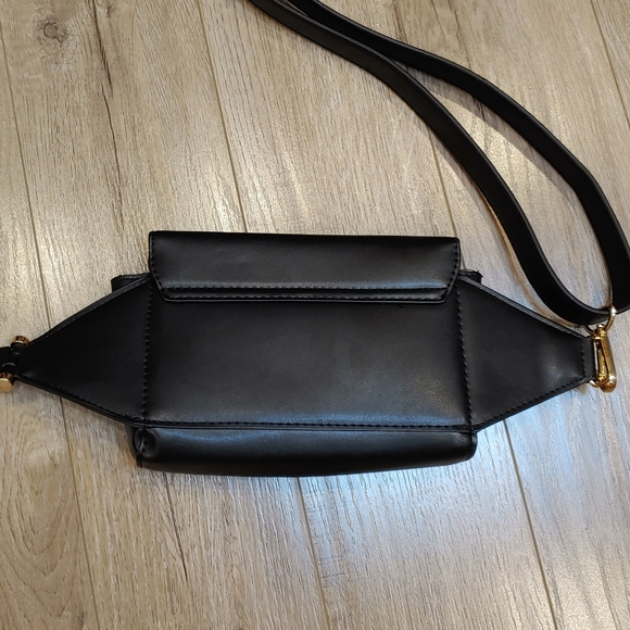 🔸SOLD🔸Black Belt Bag - A New Day - Picture 3 of 6